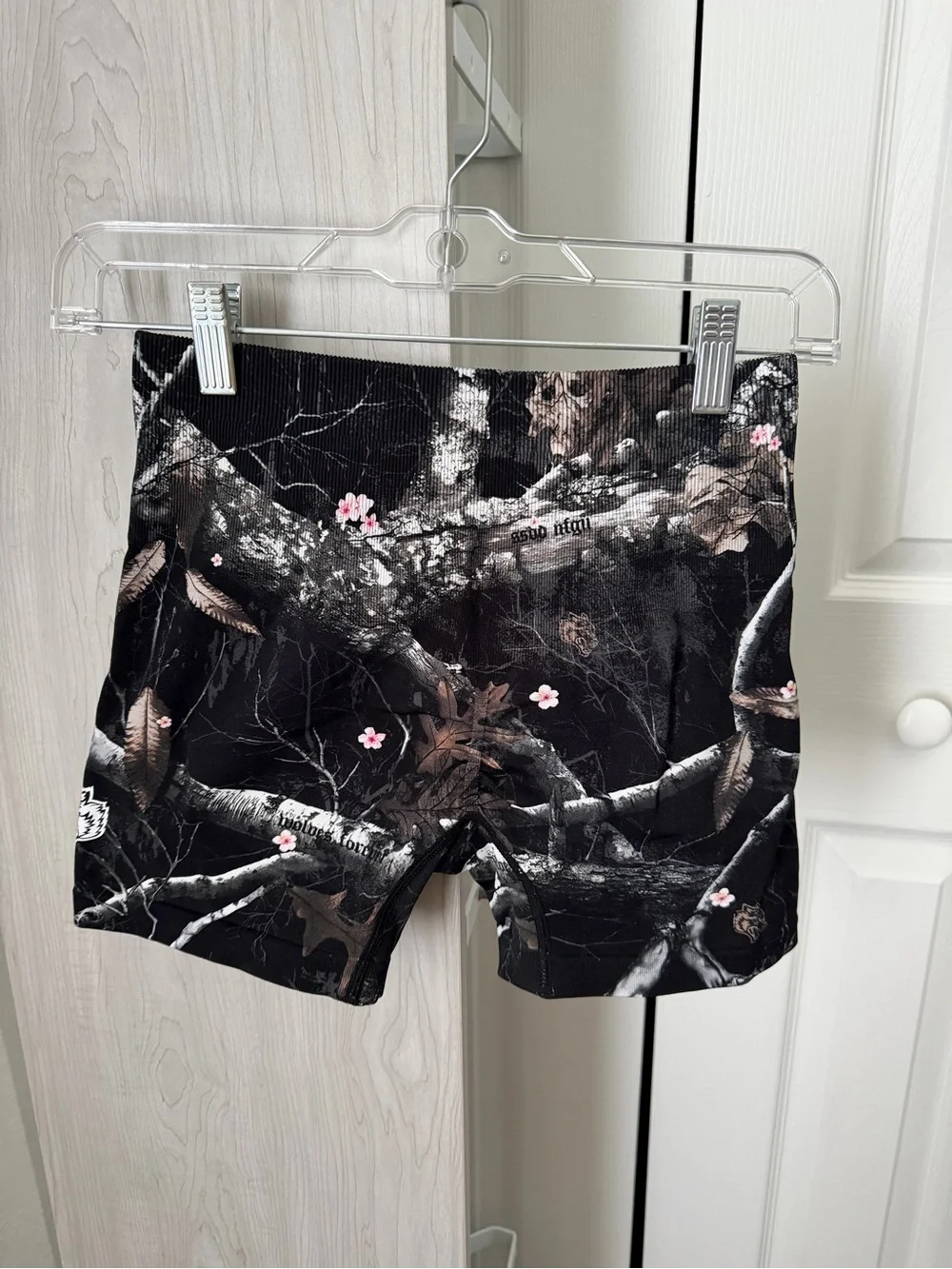 SHE Darc Sport Black Floral Camo Athletic Shorts - NWT, M - Picture 2 of 3